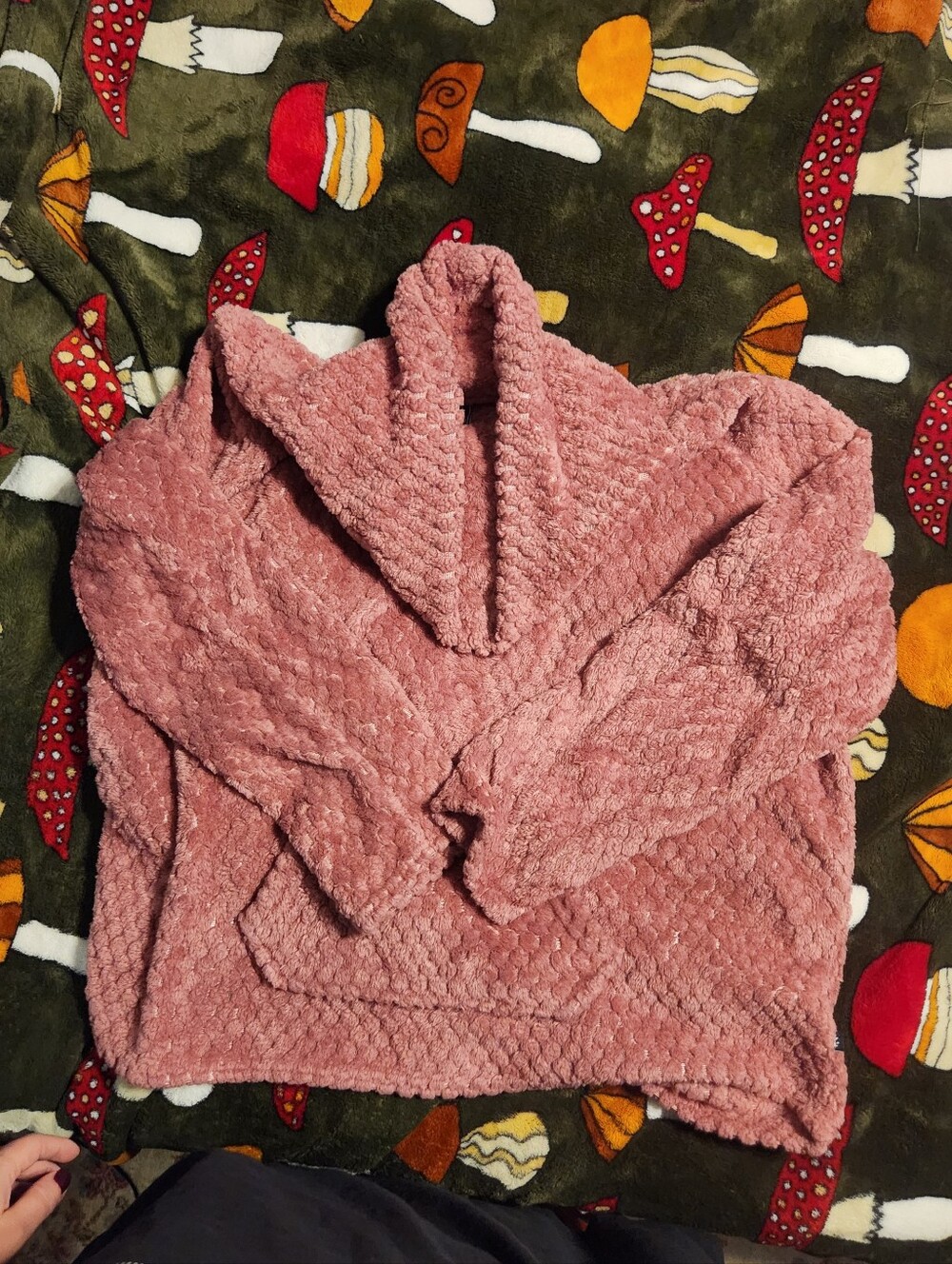 Izod Plush Hooded Pullover in Dusty Rose